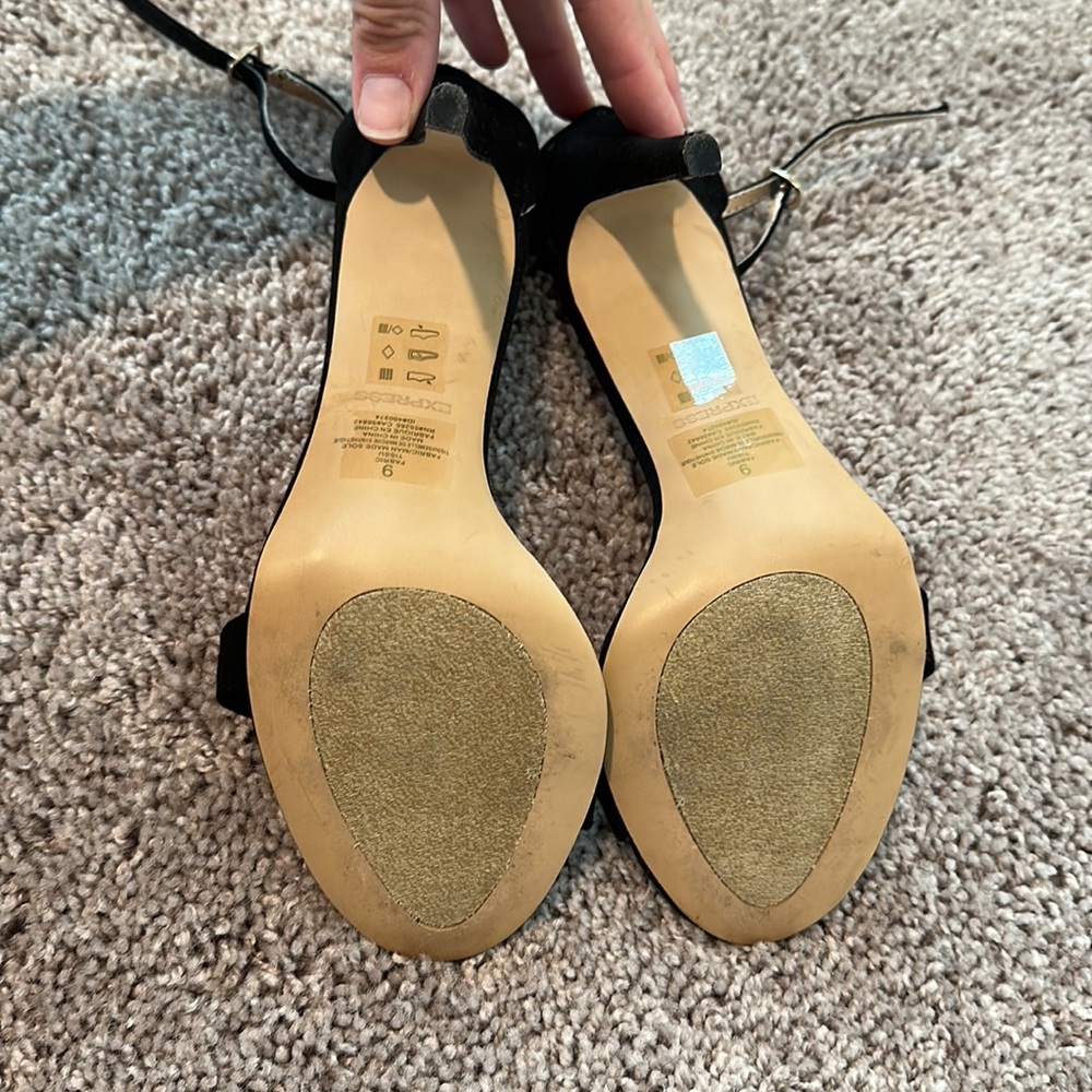 Express Heels - Picture 3 of 3